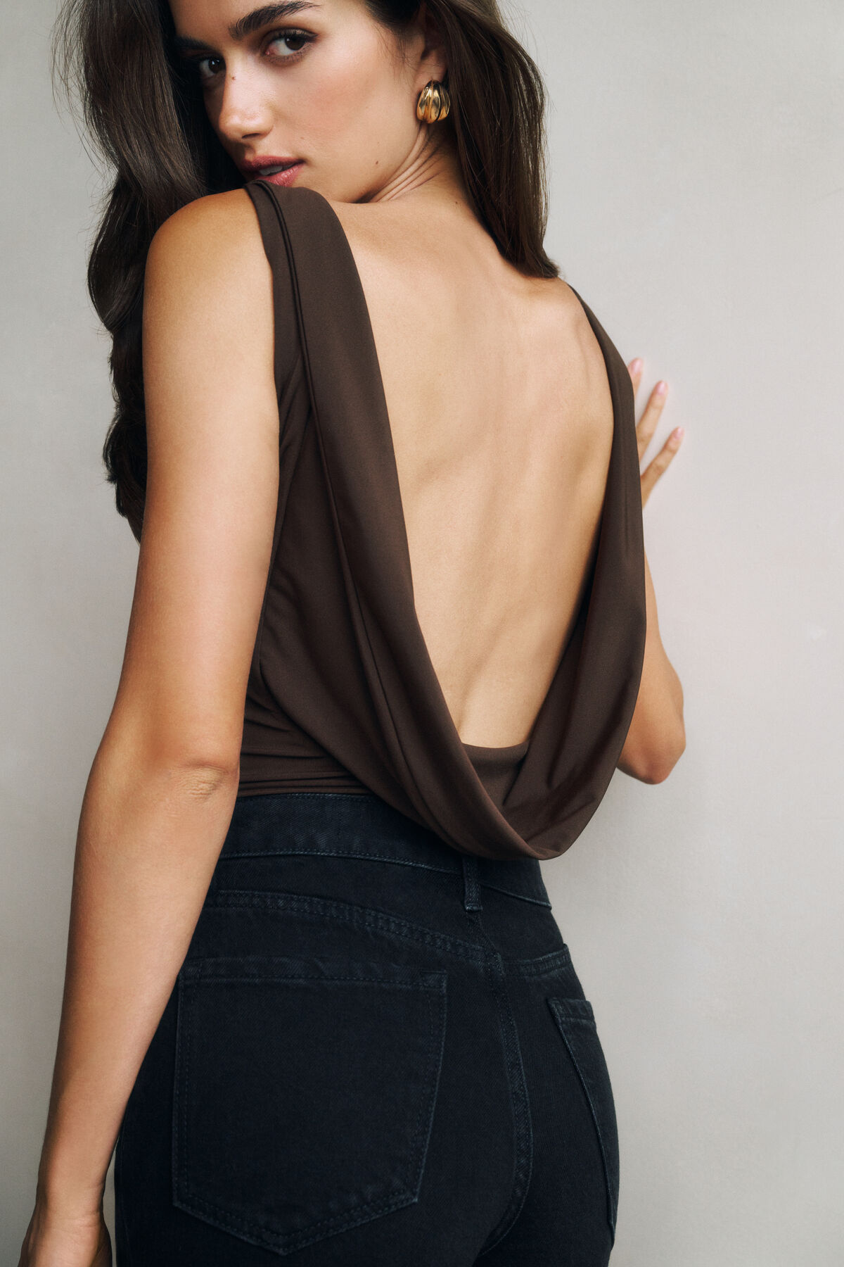 100098963_7GM_1920x2880.jpg
